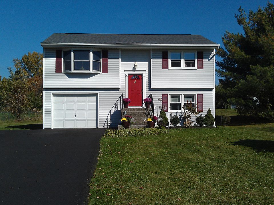 1st image of 11 Suncrest Dr