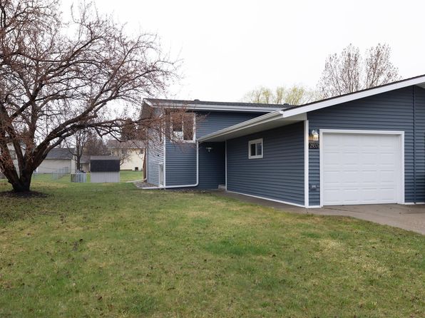 2937 Heatherwood Cir S, Moorhead, MN 56560