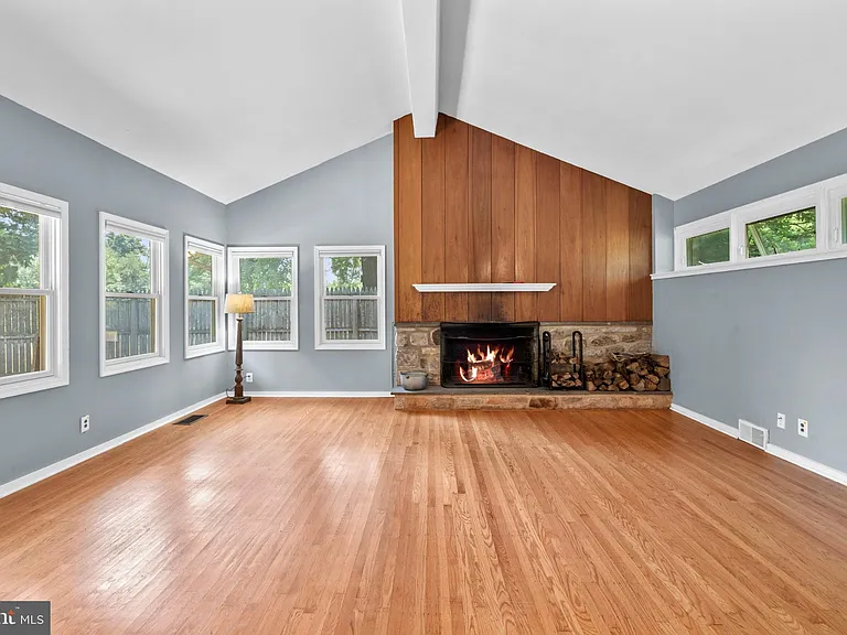 1457 Meetinghouse Rd — Photo 4