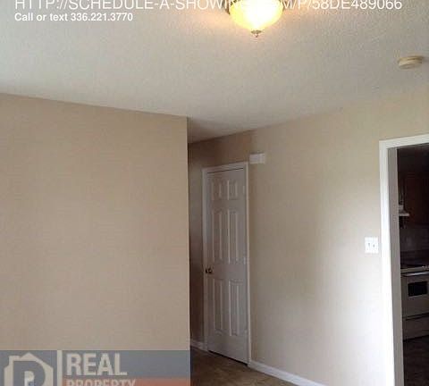 3rd image of 825 Cole St