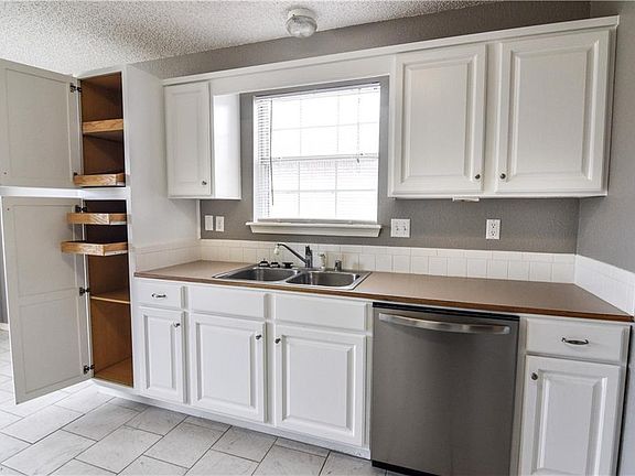 5th image of 1344 S Camellia Ln