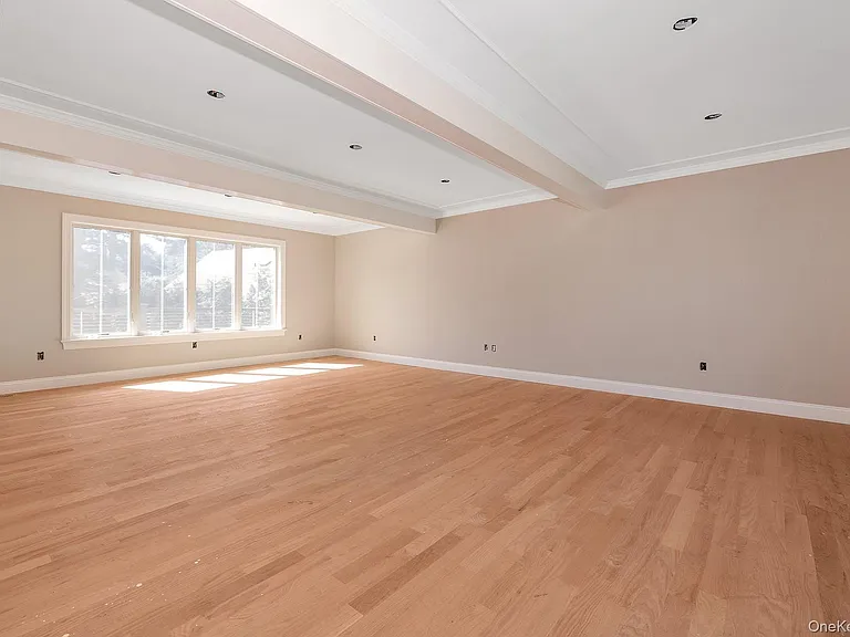 58 Marion Dr — Photo 12