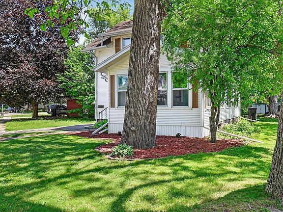 3rd image of 1161 Eaton Ave