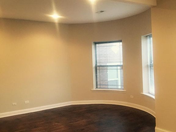 3rd image of 4129 S Michigan Ave APT 3