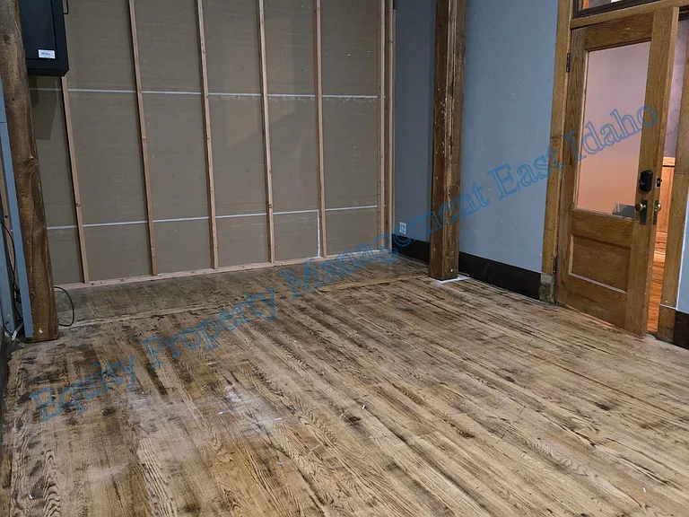 123 N Main St #12 — Photo 3