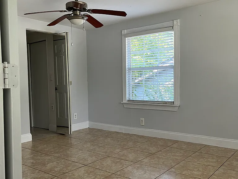 2782 Claremont Cir — Photo 15