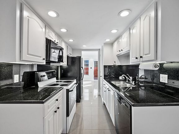 4th image of 670 Tennis Club Dr #1040