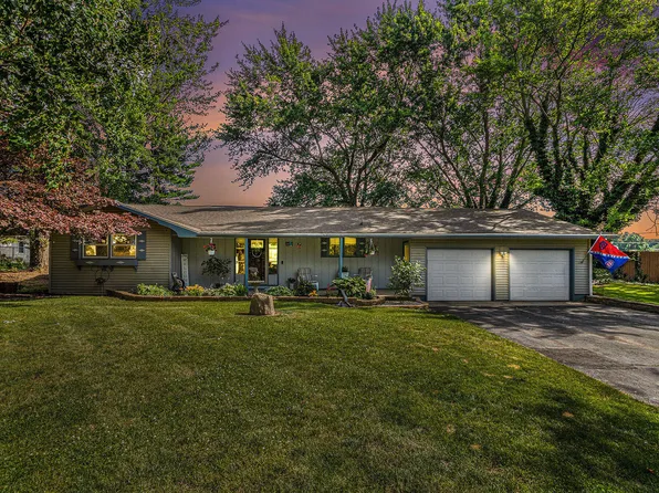 5670 Wendzel Dr, Coloma, MI 49038