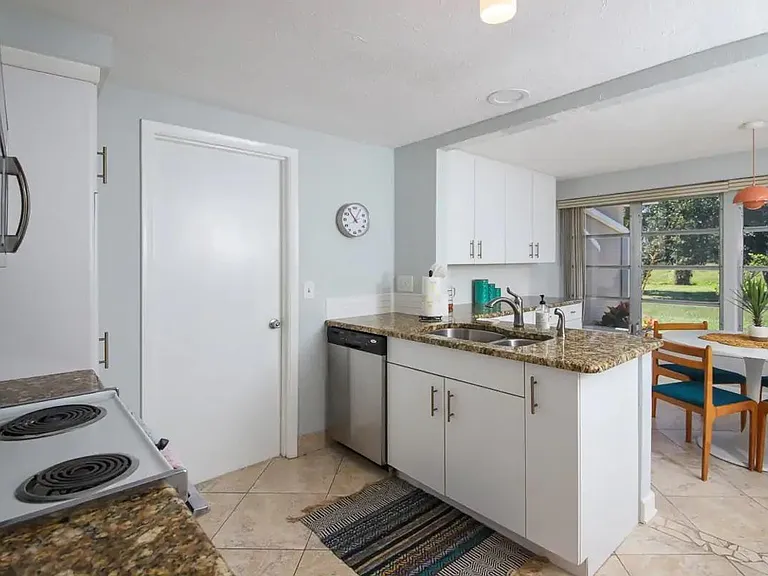 2822 Post Rd — Photo 4