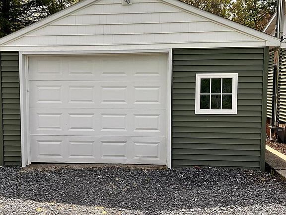 4th image of 301 E Race St