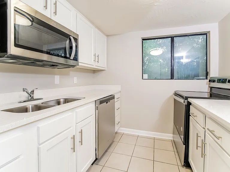 6911 Coleus Ct — Photo 7