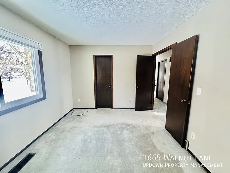 1669 Walnut Ln — Photo 12