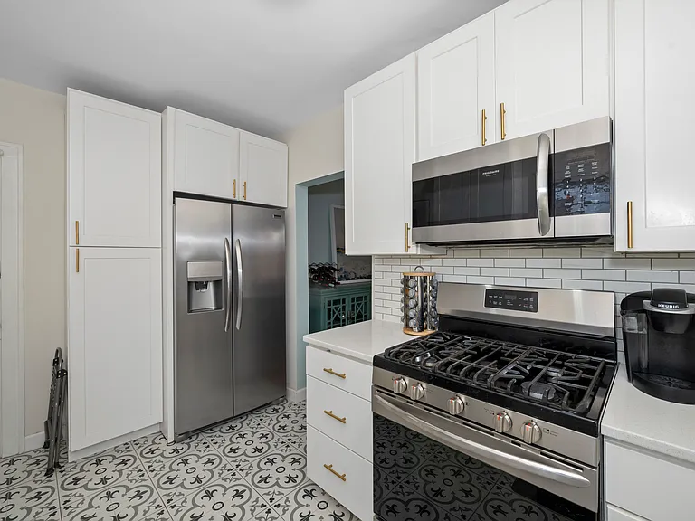 3318 Claramont Ave — Photo 8