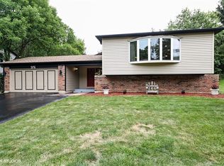 976 N Ashbury Ave, Bolingbrook, IL 60440