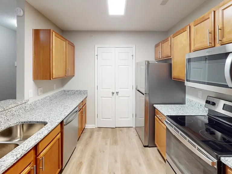 Lakeview Apartments — Photo 22