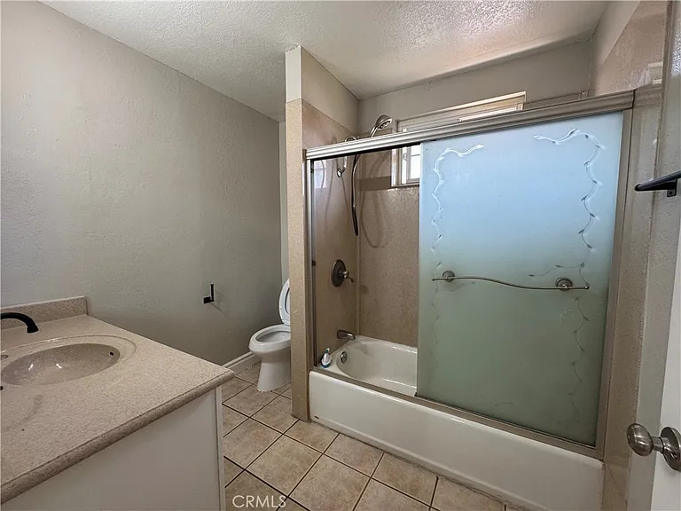 4037 S Ellesford Ave — Photo 28