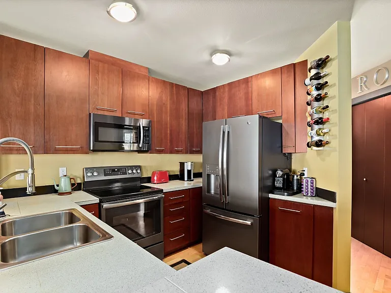 655 Crockett St #B201 — Photo 22
