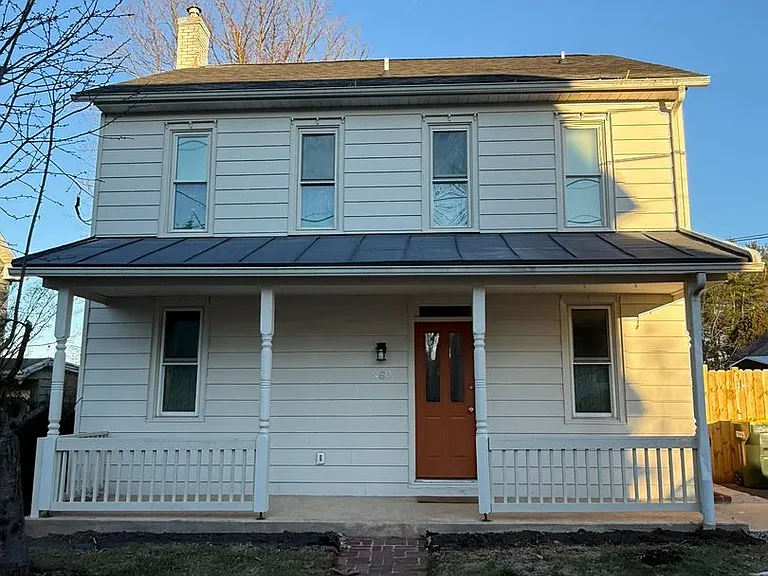 960 Maple St — Photo 1