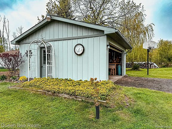 4th image of 2109 S Lakeshore Rd