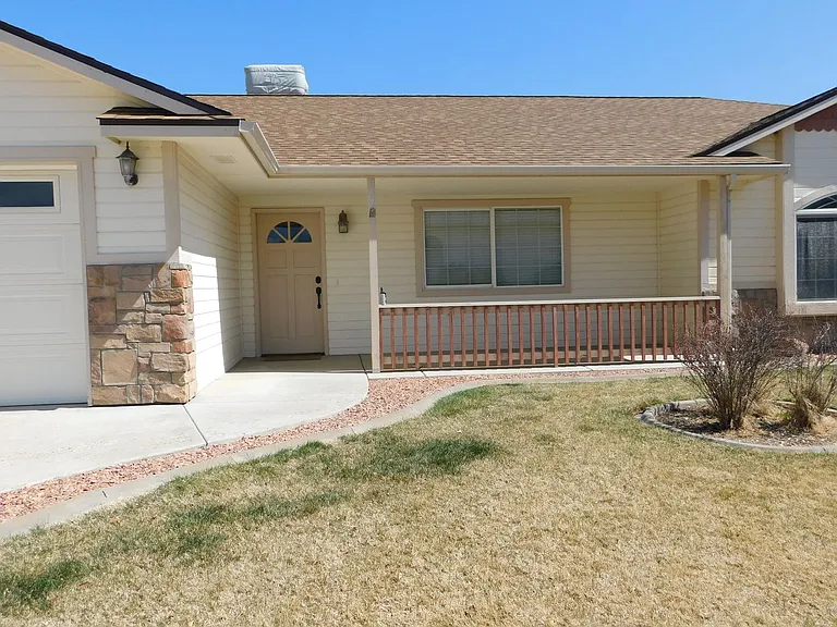 502 Garnet Dr — Photo 2