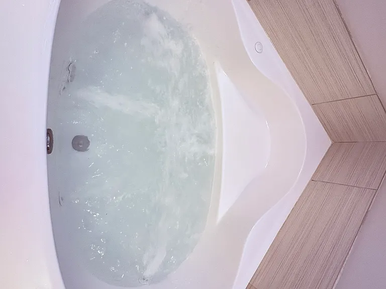 Second Floor Master Bath Jacuzzi