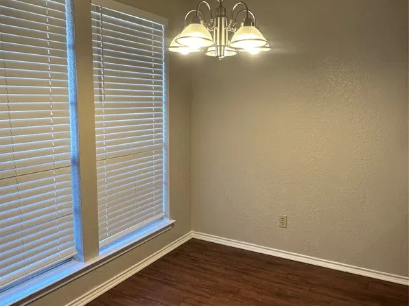 8129 Foxfire Ln, White Settlement, TX 76108