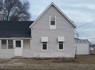 98 S East St, Kent City, MI 49330