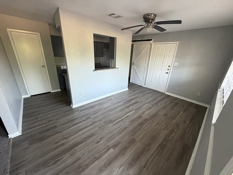 4602 Orange Cir N — Photo 5
