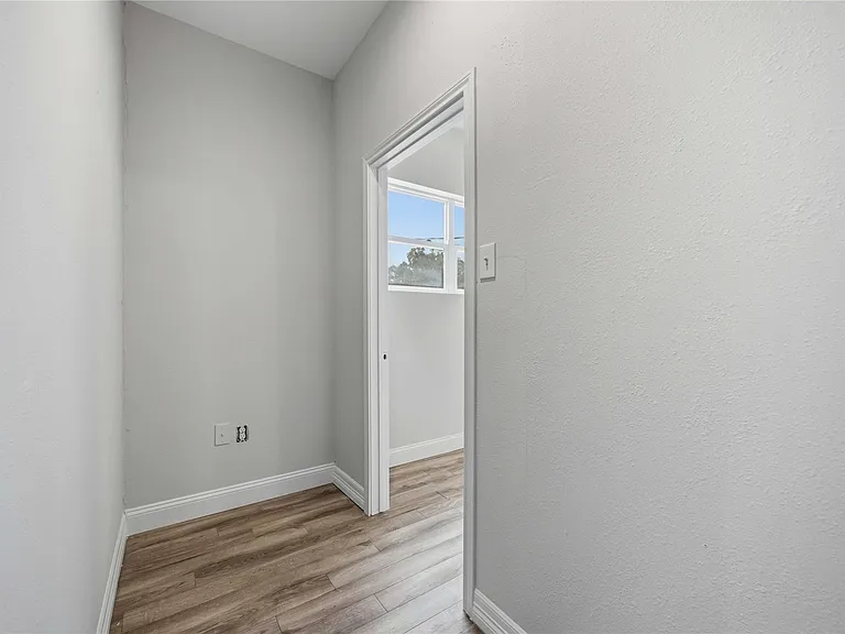 5302 Saxon Dr #1/2 — Photo 22