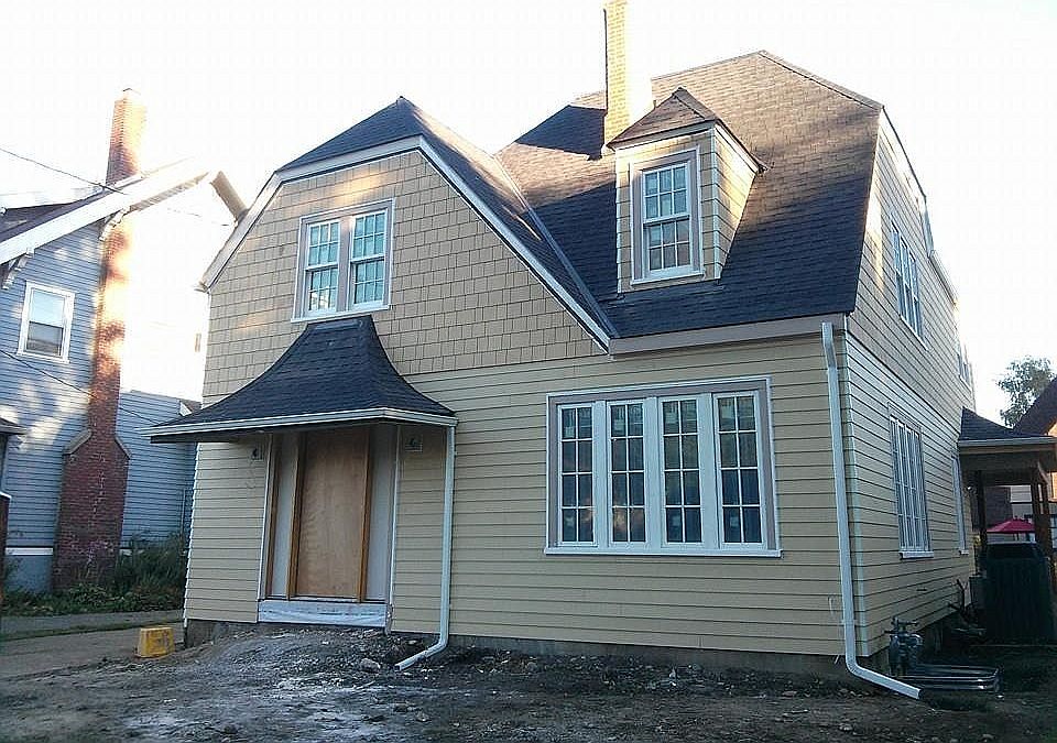 2nd image of 2327 NE Alameda St
