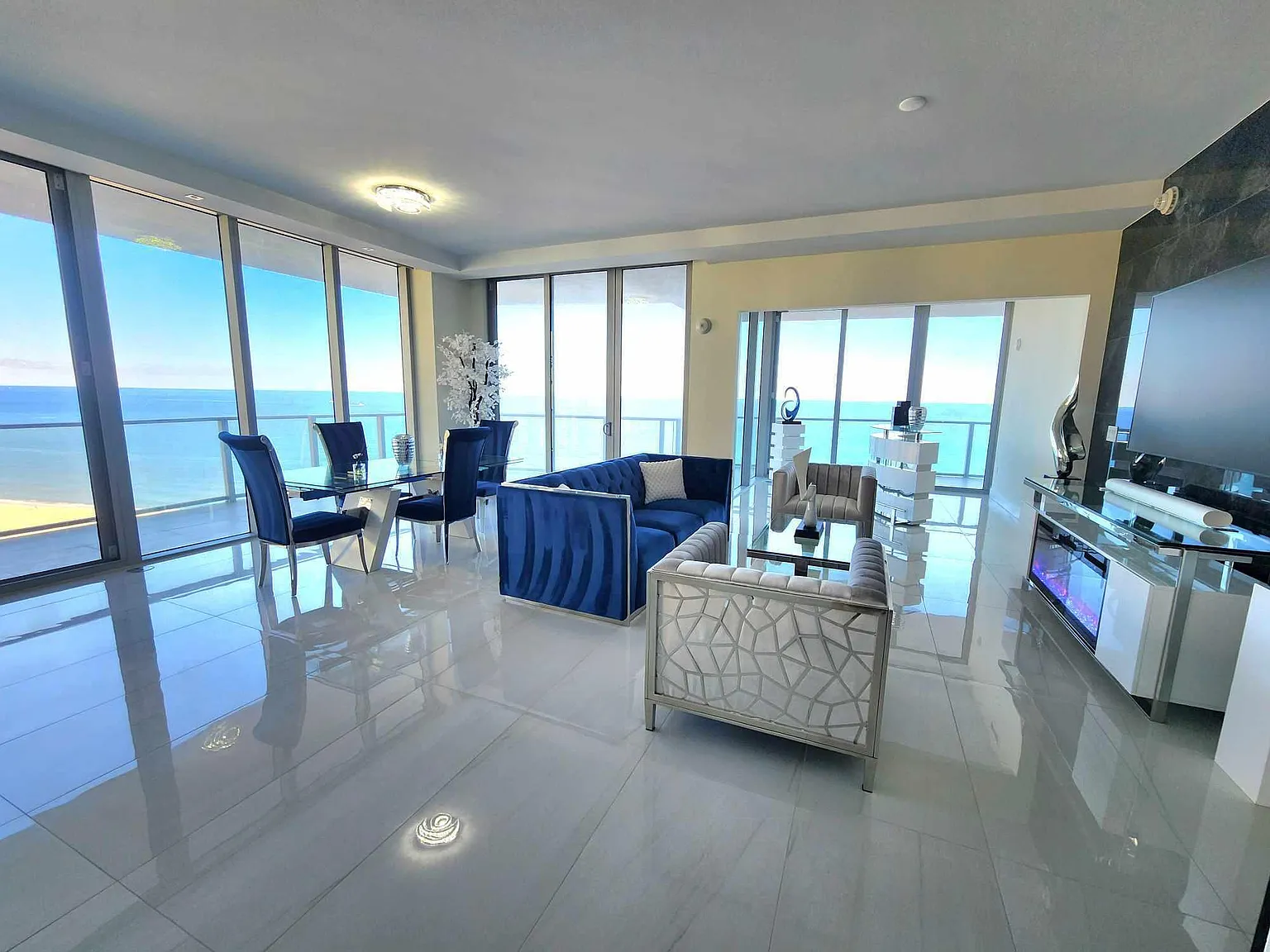 2 bed, 2.5 bath, 1917 sqft, $24,000 — Photo 4