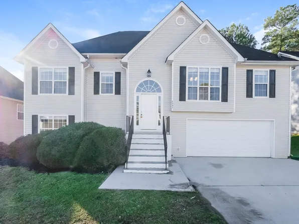 8062 Mustang Ln, Riverdale, GA 30274