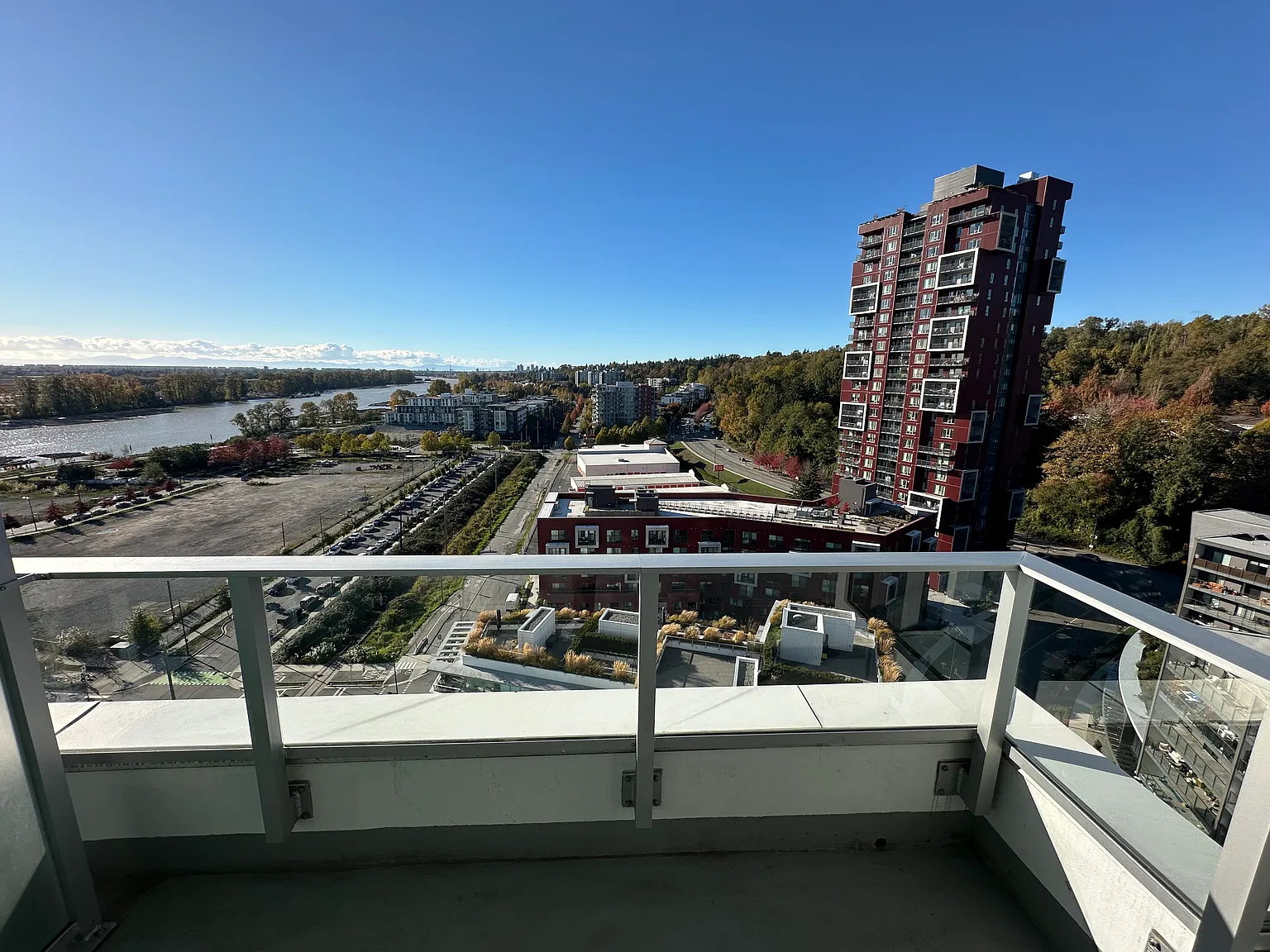 1 bed, 566 sqft, $2,100 — Photo 2