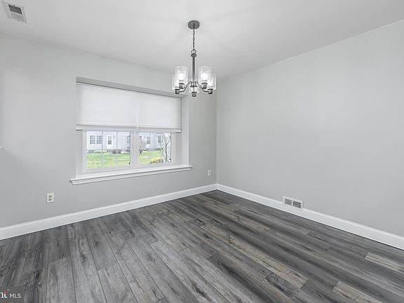 4th image of 68 Kerry Lynn Ct