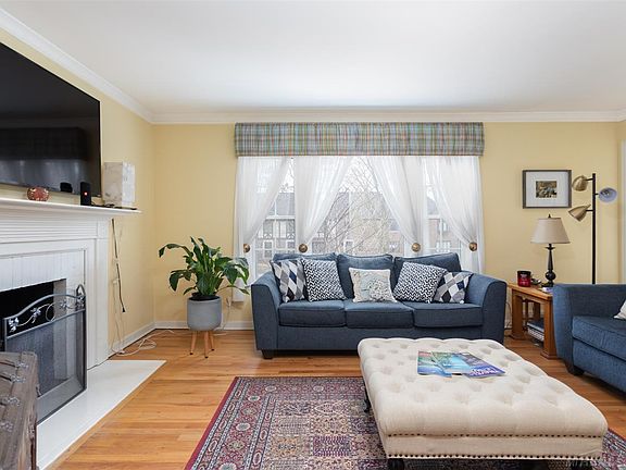 3rd image of 495 Saint Clair St