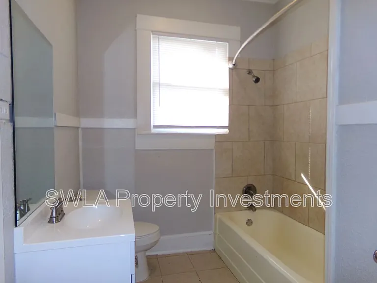 222 E Thomas St — Photo 8