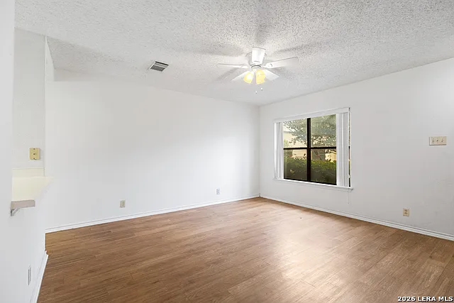 3 bed, 2.5 bath, 1369 sqft, $1,585 — Photo 4