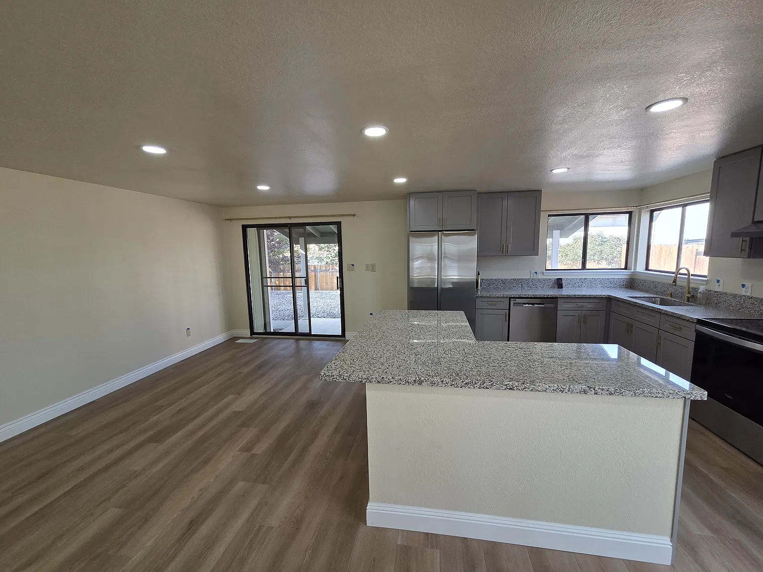 3 bed, 1486 sqft, $2,525 — Photo 4
