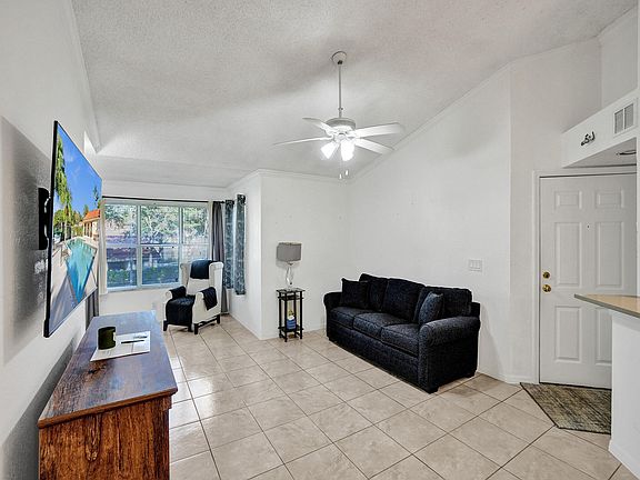 4th image of 3440 Pinewalk Drive N #522