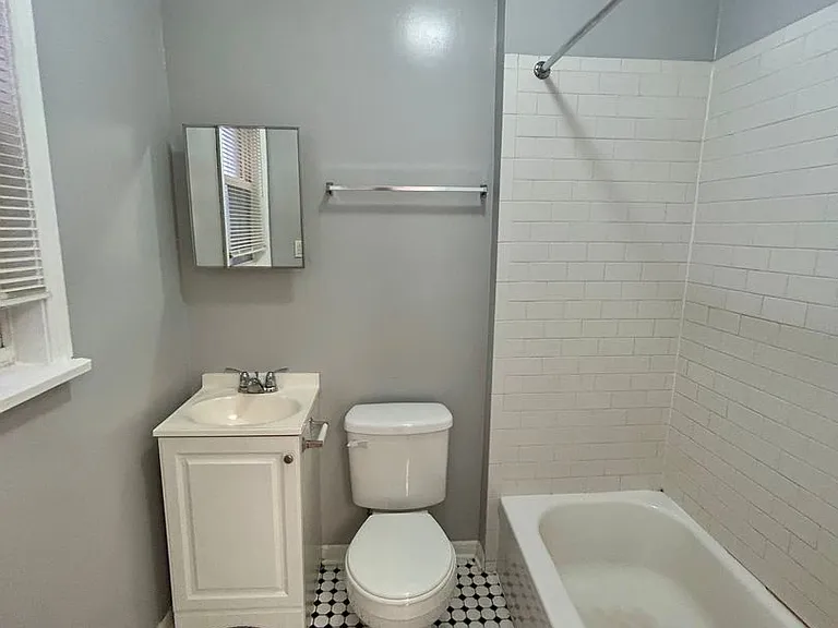 For Rent: Urban Luxury at 914 N. Charles St Your City Lifestyle Awaits! — Photo 24