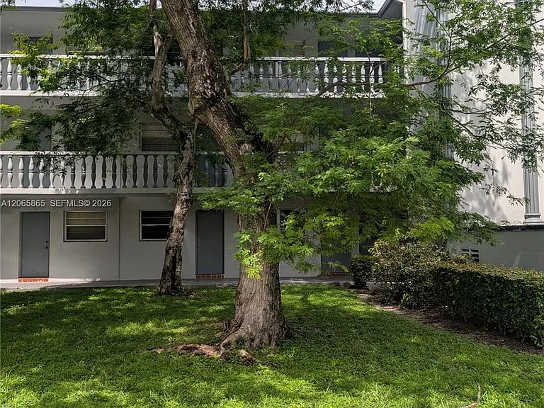 900 Tallwood Ave #305 — Photo 19