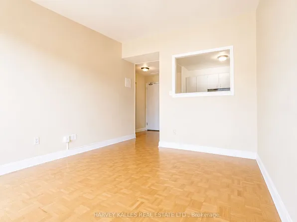 80 Blackfriar Ave #305, Toronto, ON M9R 3S9