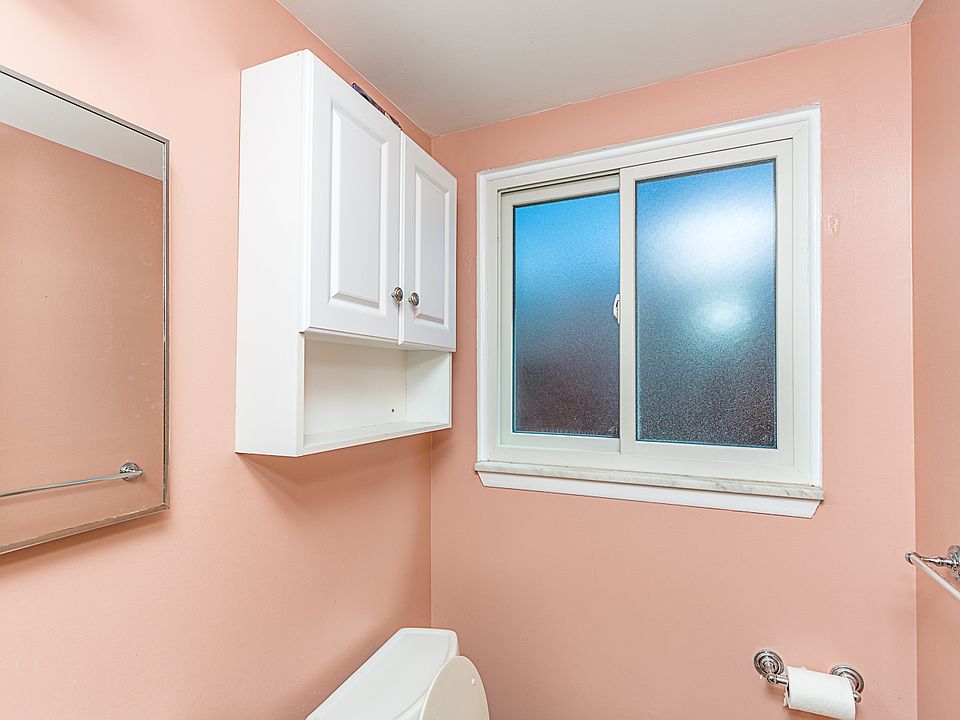 2nd image of 2767 Saratoga Dr