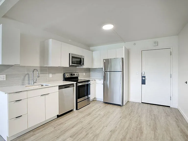 Presidio Palms Apartments — Photo 41