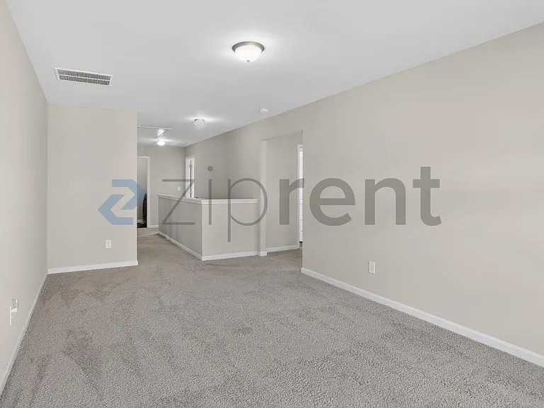 1360 NE Slaton Manor Dr — Photo 31