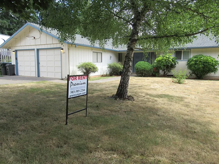 450 Lori Ave SE — Photo 2