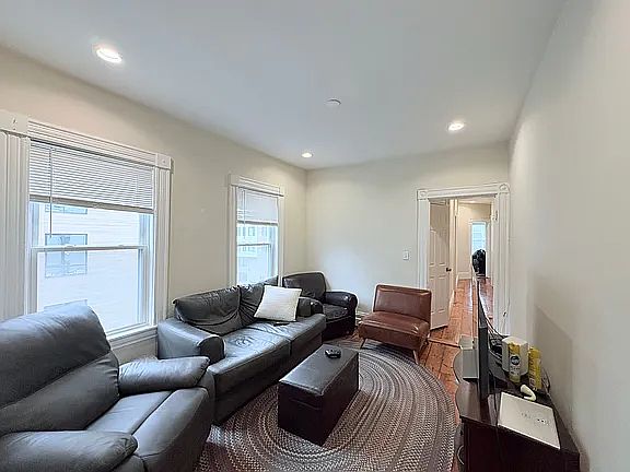 5th image of 317-319 Dorchester St #2