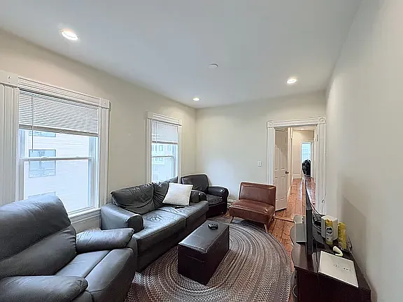 317-319 Dorchester St #2 — Photo 5