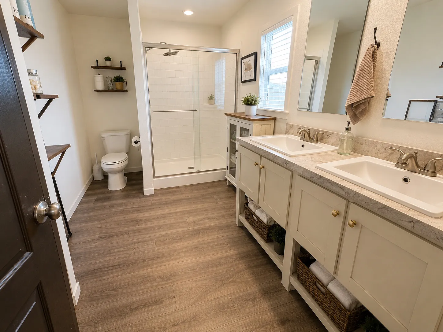 3 bed, 1369 sqft, $2,200 — Photo 1