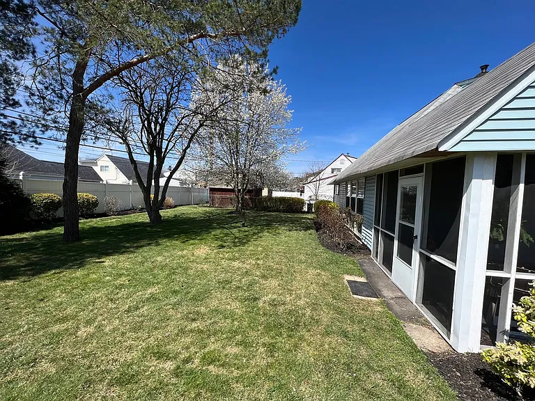 15 Catalpa Ln — Photo 8